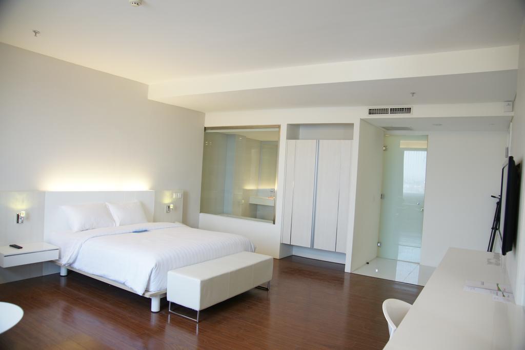 Mercure Surabaya Manyar Exterior photo